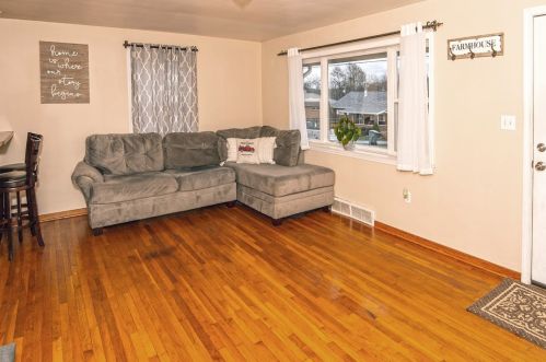 2632 Russell Dr, New Kensington PA  15068-3037 exterior