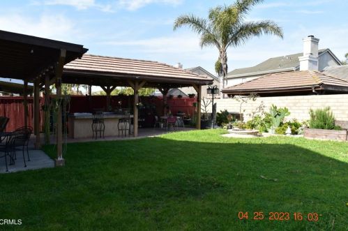 706 Princessa Dr, Oxnard CA  93030-7690 exterior