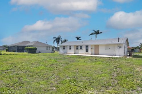 1026 36th Ter, Cape Coral FL  33914-5265 exterior