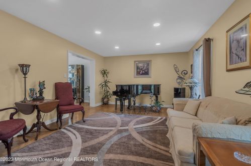 1013 Woodlane Rd, Jackson Twp NJ  08527-1555 exterior