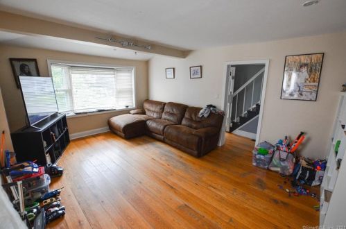 122 Park St, Stratford, CT 06614-4036