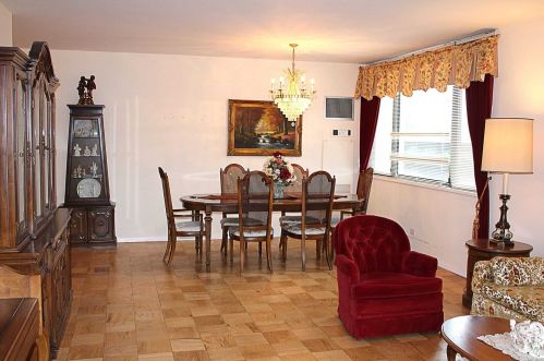 271-10 Grand Central Pkwy, Floral Park, NY