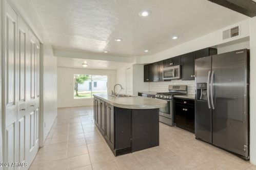 4333 17 Ave, Phoenix AZ 85085-6300 exterior