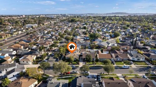 4032 Elsa St, Lakewood CA  90712-3853 exterior