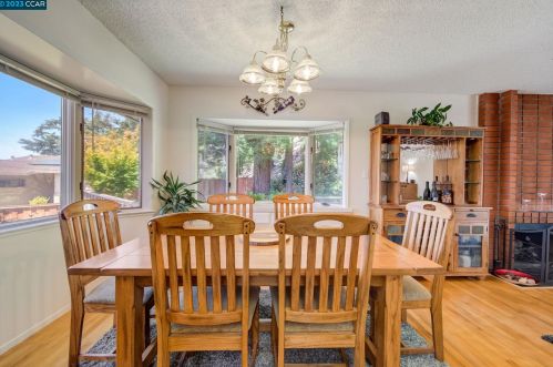 1330 Kilrush Ct, Pinole, CA 94564-2720