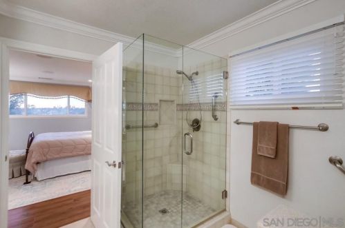 7060 Dennison St, San Diego CA 92122-2431 exterior