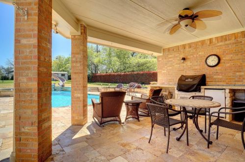1305 Oak Dr, Lewisville TX  75028-3604 exterior
