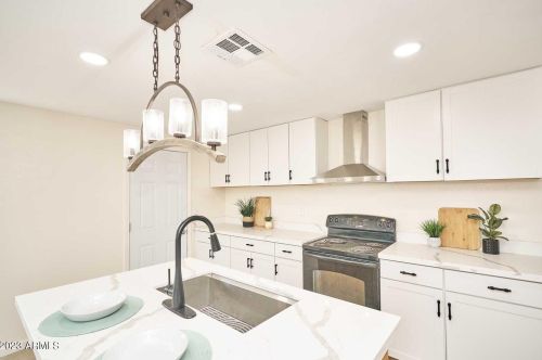 1811 Encinas Ln, Phoenix AZ  85040-1414 exterior
