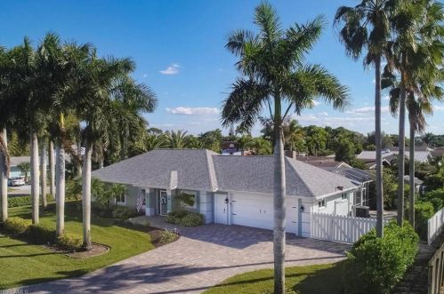 60 4th St, Bonita Springs, FL 34134-7364