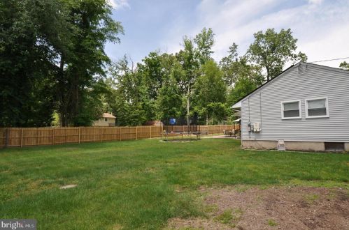 5 Oak Ave, Browns Mills NJ  08015-3215 exterior