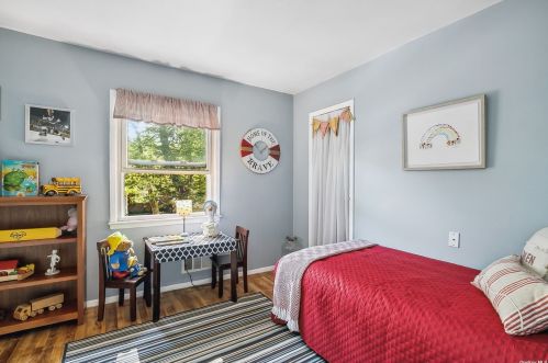 10 Lamarr Ave, Huntington Station NY 11747-1243 exterior