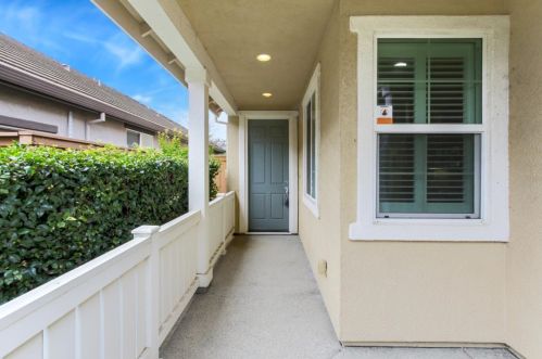 7500 Abbey Cir, Elk Grove CA  95757-5103 exterior