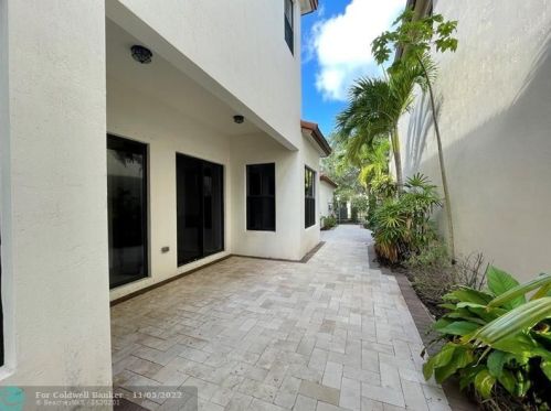 8359 38th St, Hollywood FL  33024-3130 exterior