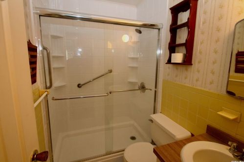 15 Harwich Rd, East Rockaway NY  11518-2407 exterior