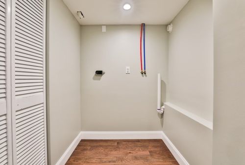 8 Justin Ave, Salem NH  03079-2319 exterior