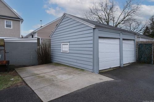 30 Second Ave, New Rochelle NY  10803-1418 exterior