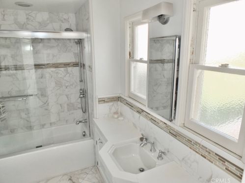 335 Bay Shore Ave, Long Beach CA  90803-1956 exterior