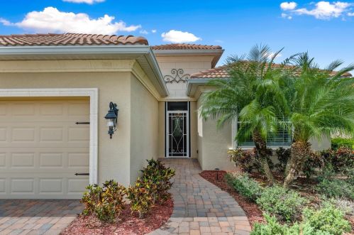 14393 Manchester Cir, Naples, FL 34114-7221