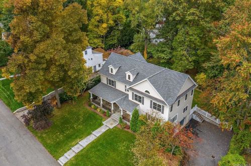 188 Taymil Rd, New Rochelle, NY 10804-2211