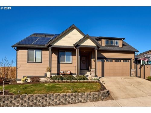 629 8th St, Carlton, OR 97111-1119