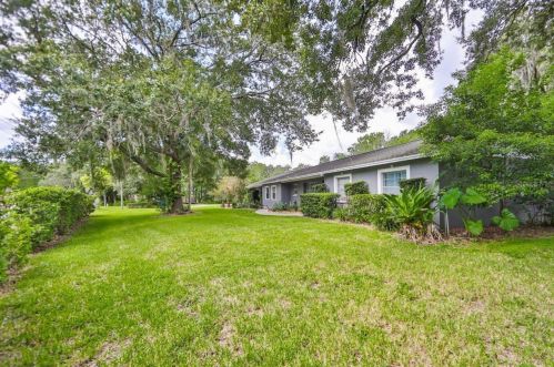 820 Crenshaw Lake Rd, Lutz FL  33548-8129 exterior