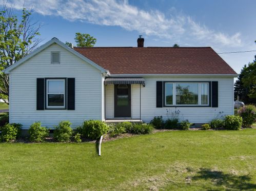 2216 Custer St, Manitowoc, WI 54220-9726