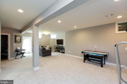 19277 Crk Fld Cir, Leesburg VA  20176-1621 exterior