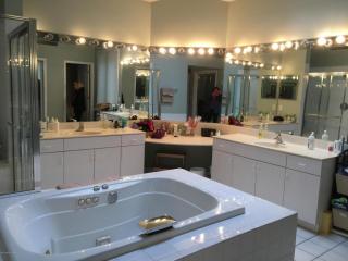 30 La Jolla Ct, Holmdel Village NJ  07733-2520 exterior