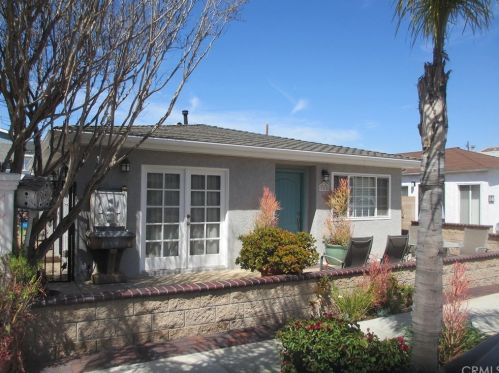 305 8th St, Seal Beach, CA 90740-6307