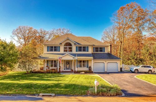 10 Valley Way, Shoreham, NY 11786-1406