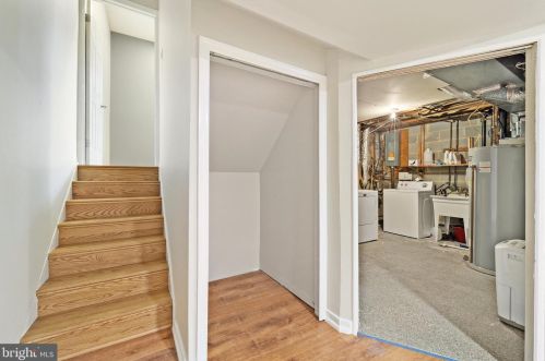 2356 Horseferry Ct, Herndon VA 20191-2733 exterior