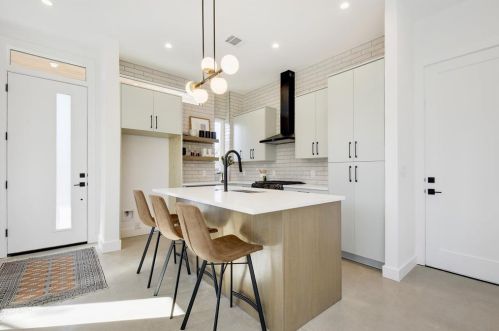 4907 Delores Ave, Austin TX 78721-2107 exterior