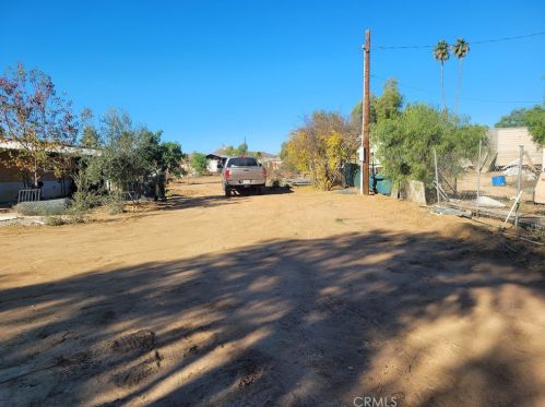 27390 Peach St, Perris CA  92570-8604 exterior