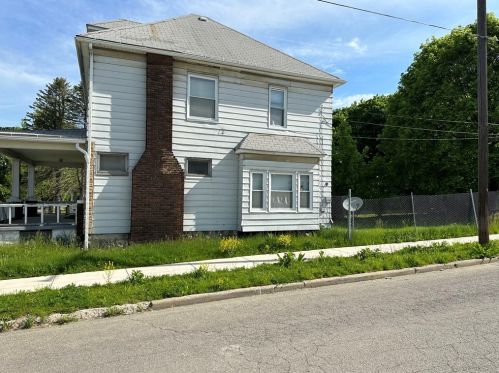 735 Oakland Ave, Hermitage PA  16146-4056 exterior