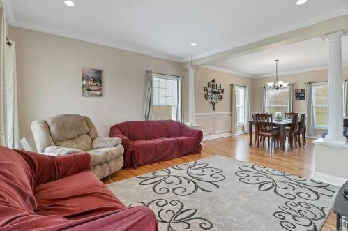 6 Austin Way, Marlborough NY  12542-5539 exterior