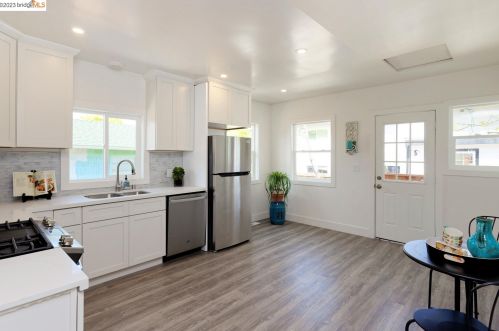 950 39 St, Oakland CA 94608-3899 exterior