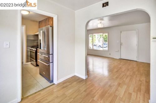 319 Ghormley Ave, Oakland, CA 94603-2127