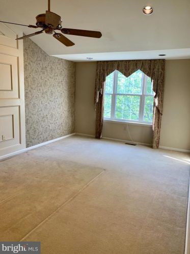 3 Lincoln Dr, Downingtown PA  19335-5328 exterior