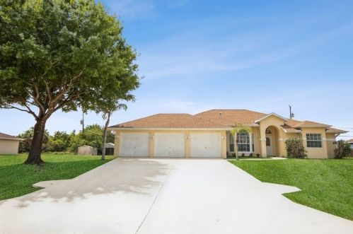 556 Lakota Ave, Fort Pierce, FL 34953-3055