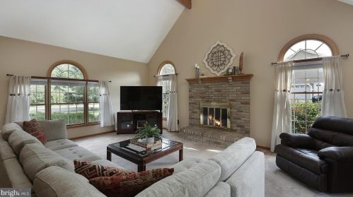 13 Woodside Ln, Flemington NJ  08822-3221 exterior