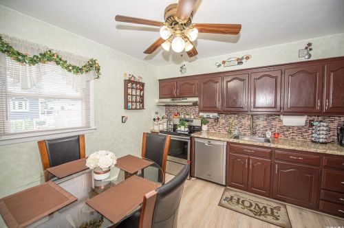 503 Kings Ave, North Lindenhurst NY  11757-3534 exterior