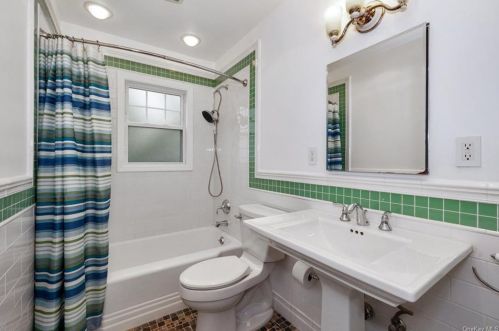 945 Webster Ave, New Rochelle NY  10804-3536 exterior