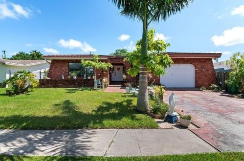 210 1st Ct, Dania Beach FL  33004-2819 exterior