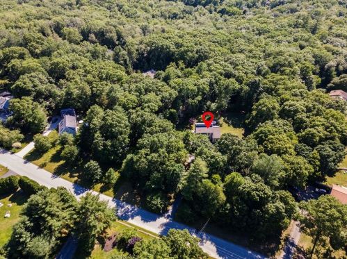 62 Demello Dr, Tiverton RI  02878-2770 exterior