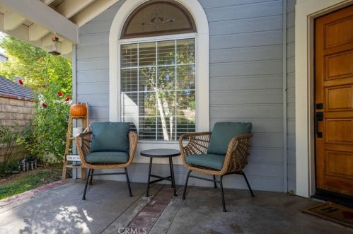 22114 Pamplico Dr, Santa Clarita CA  91350-2186 exterior
