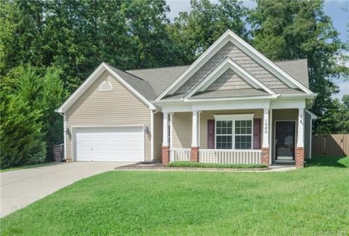 1942 Carpenter Cabin Dr, Charlotte, NC 28216-8008