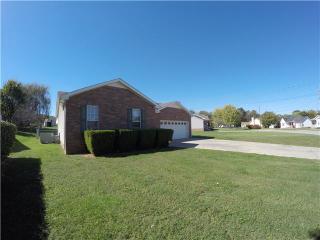 410 Sandburg Dr, Clarksville, TN 37042-3185