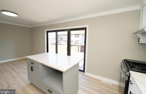 164 Canterbury Ct, East Windsor NJ 08520-5509 exterior