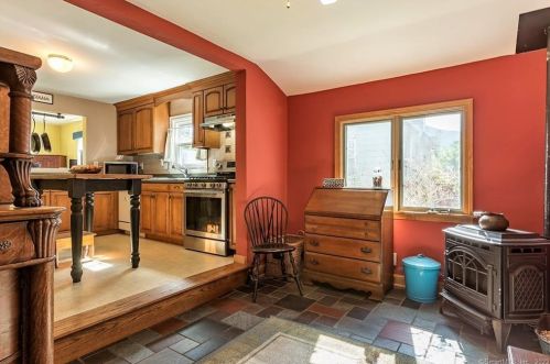 40 Mckinley St, Manchester CT 06040-4845 exterior