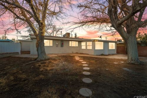 403 Lingard St, Lancaster CA 93536-1405 exterior